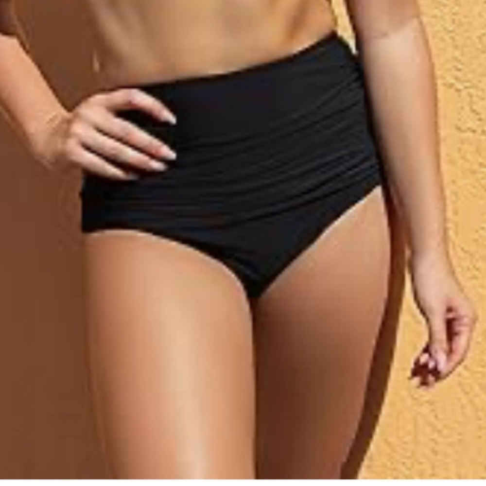 Bikini bottom size M
